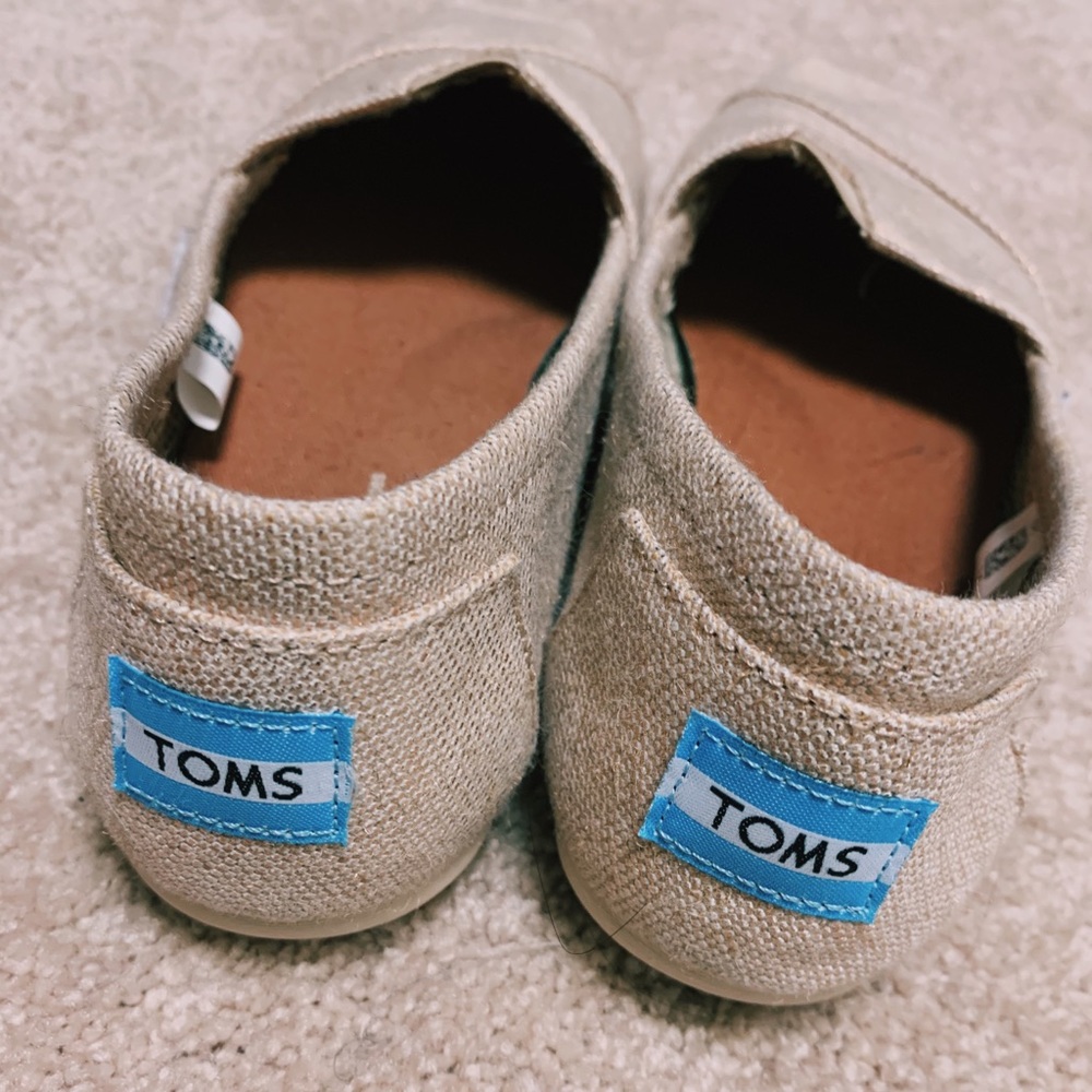 BRAND NEW classic TOMS - Picture 3 of 3